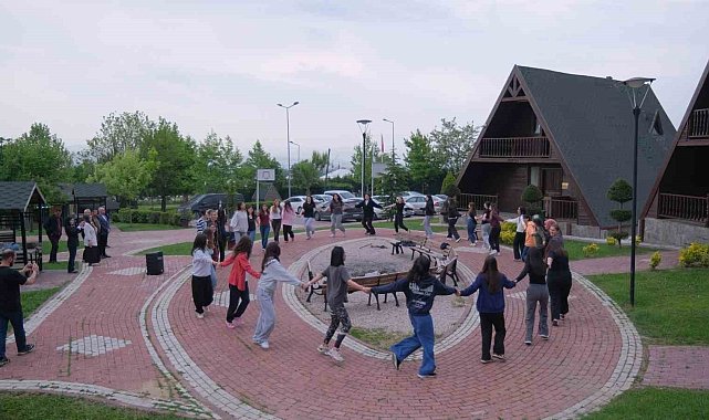 İnegöl'de gençlerin bilim kampı başladı