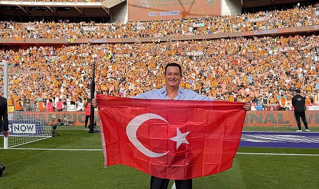 İngiltere'de tarih yazan Türk başkan!