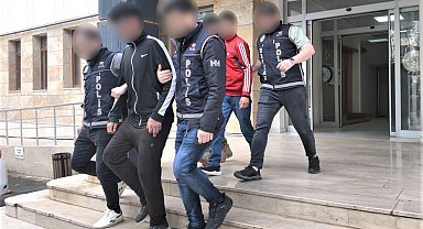 İnşaat alanında suçüstü yakalanan 2 hırsızlık şüphelisi tutuklandı