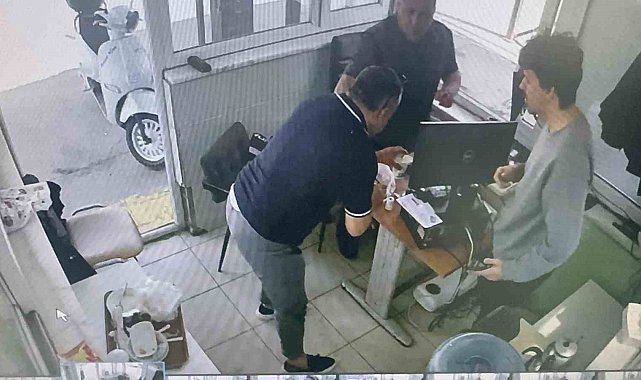 İnternetten öğrendiği Heimlich manevrasıyla arkadaşını hayata tutundurdu
