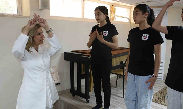 İşaret diliyle yürekten beste: "Sizi Ruhumla Duyabilirim"