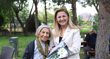 İstanbul Bakırköy'de Anneler Günü'nde üç kuşak bir araya geldi