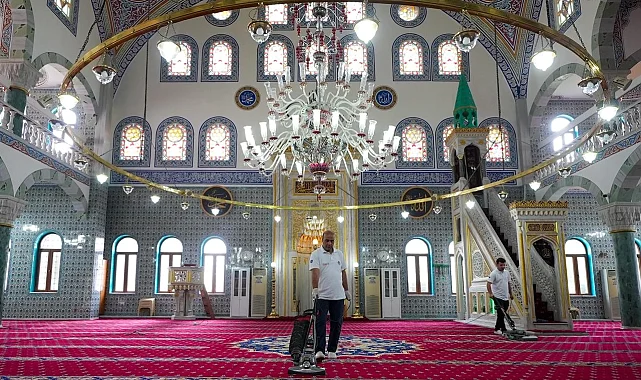 İstanbul Maltepe'de ibadethanelerde bayram temizliği