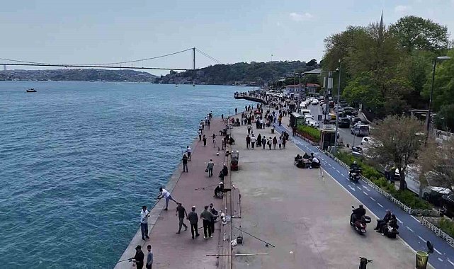 İstanbul'da güneşi gören sahile koştu