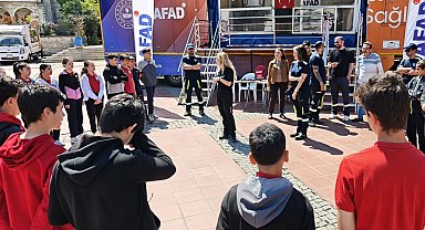 İzmir Aliağa'da deprem simülasyon tırı vatandaşla buluştu
