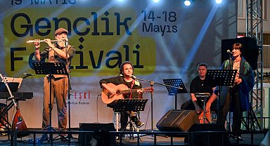 İzmir Bornova'da 19 Mayıs Gençlik Festivali başladı