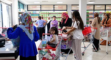 İzmir Bornova'da bayram öncesi sosyal destek güçlendi