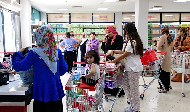 İzmir Bornova'da bayram öncesi sosyal destek güçlendi
