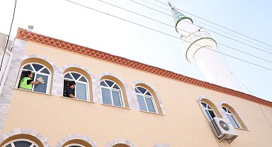 İzmir Çiğli'de camilerde bayram temizliği