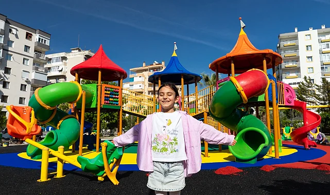 İzmir Narlıdere'de oyun parkı zeminleri yenileniyor