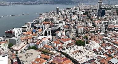 "İzmir Yenileniyor" markası tescillendi