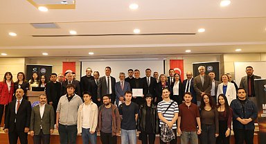 İzmir'de 15 Temmuz manşetleri bir kez daha atıldı