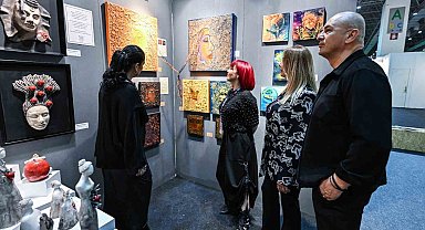 İzmir'de sanat buluşması başladı: 120 galeri, bin 600 sanatçı aynı çatı altında