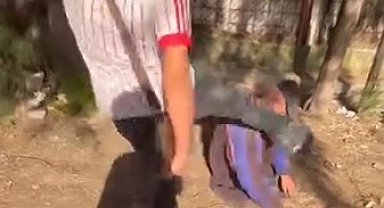 İzmir'de yaşlı adama tekmeyle saldıran şüpheliler tutuklama talebiyle adliyede