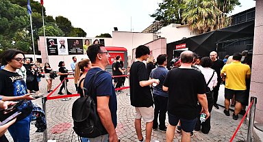 İzmir'de gençliğe üç bilet jesti