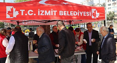 İzmit Belediyesi Cumalık gönül ikramlarını Kozluk'ta yaptı