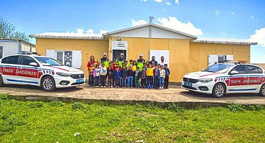 Jandarmadan çocuklara trafik bilinci eğitimi