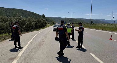 Jandarmadan durdurduğu sürücülere ceza yerine çikolata