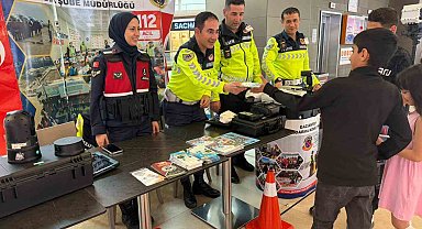 Jandarmadan vatandaşlara trafik kuralları hakkında bilgilendirme faaliyeti