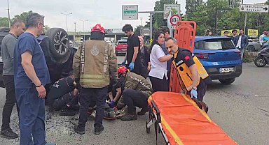 Kadıköy'de sürücüsünün rahatsızlanması sonucu otomobil takla attı