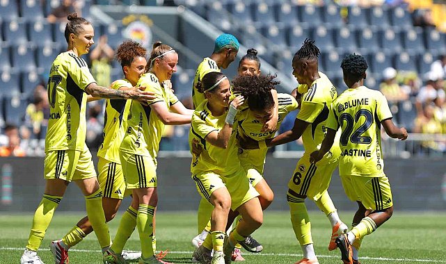 Kadın Futbol Süper Ligi'nde şampiyon olan Fenerbahçe, Ünye'yi 8-0 yendi