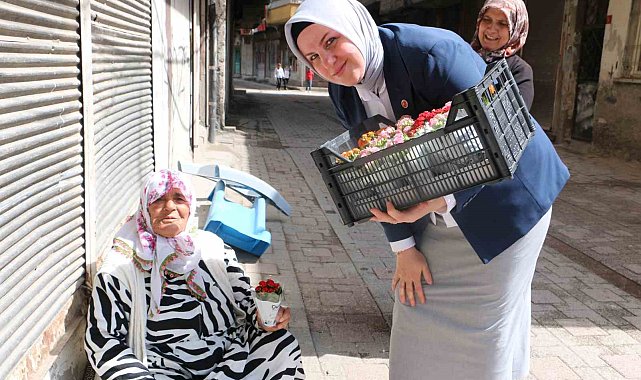 Kadın muhtardan Anneler Gününde anlamlı jest