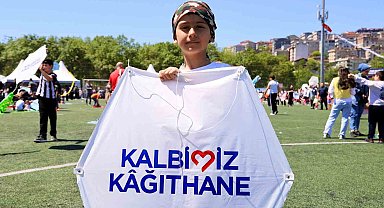 Kağıthane'de gökyüzü şenlendi: 15 bin uçurtma dağıtıldı, dereceye girenlere ödül yağdı