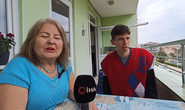 Kalbindeki engele piyanoyla direniyor