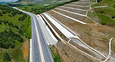 Kara yolu kenarında korkutan manzara