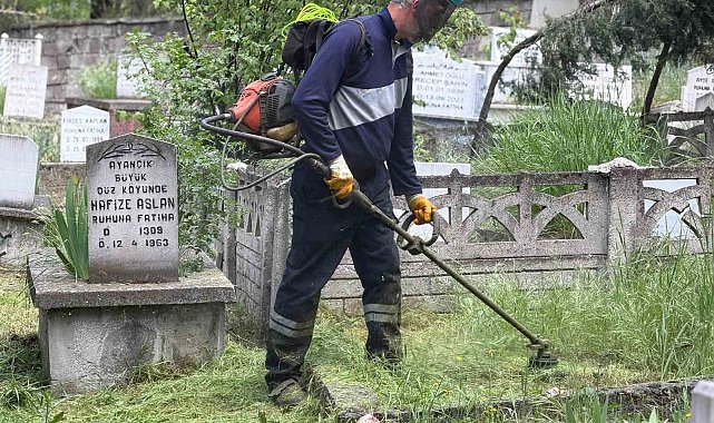Karabük'te mezarlıklarda bayram mesaisi başladı