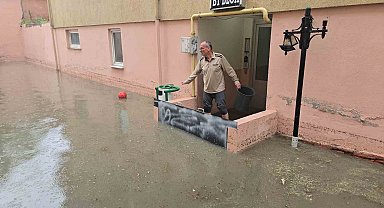 Karabük'te sağanak yağış hayatı felç etti