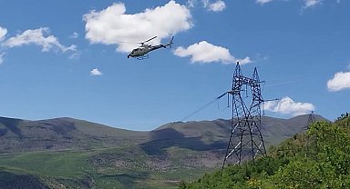 Karakaya Barajı ana elektrik iletim hattında helikopter destekli bakım