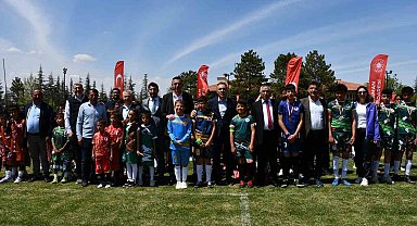 Karaman'da kırsaldaki çocuklar yeşil sahada buluştu