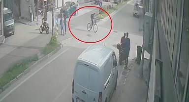 Kararsız bisikletli kazayı getirdi...Ne tarafa gideceğini şaşırınca motosikletliyle çarpıştı