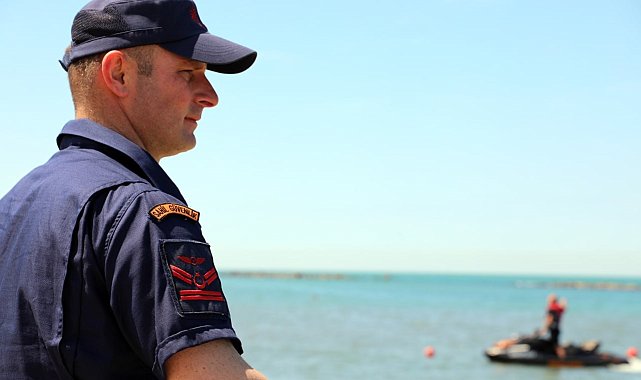 Karasu'da karaya oturan geminin çevresi tehlikeli alan ilan edildi
