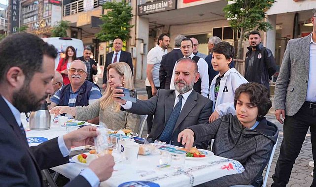 Kardeşlik ve dayanışma sofrası: Sancaktepeliler bayram sabahı Akın Caddesi'nde buluştu