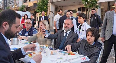 Kardeşlik ve dayanışma sofrası: Sancaktepeliler bayram sabahı Akın Caddesi'nde buluştu