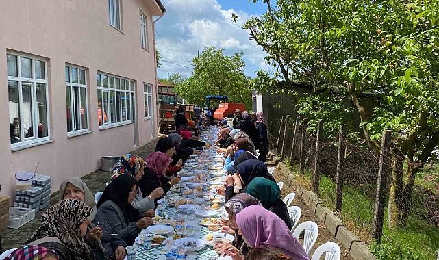 Karesi'de geleneksel hayır yemeğine 2 bin kişi katıldı