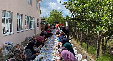 Karesi'de geleneksel hayır yemeğine 2 bin kişi katıldı