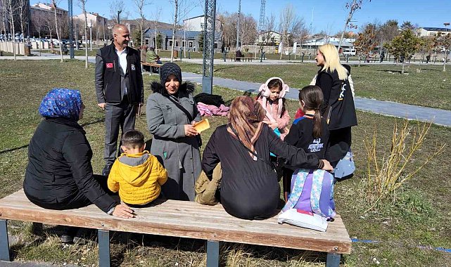 Kars'ta Açık Kapı'dan şiddetle mücadele için farkındalık seferberliği