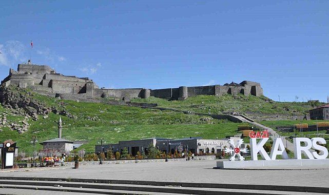 Kars'ta bayram sessizliği: Kentin en işlek noktaları boş kaldı