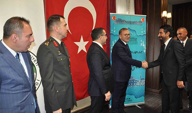 Kars'ta protokol bayramlaştı