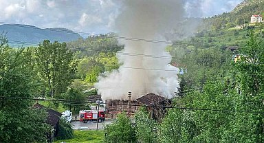 Kastamonu'da 250 yıllık tarihi konak çıkan yangında hasar gördü