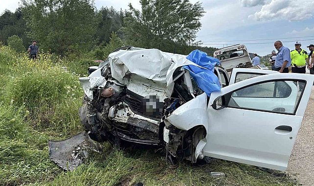 Kastamonu'da feci kaza: İstinat duvarına çarpan otomobildeki 3 kişi öldü, 1 kişi ağır yaralandı
