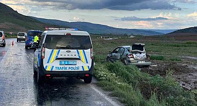 Kaygan yolda kontrolden çıkan otomobil takla attı: 5 yaralı