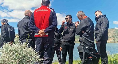 Kaymakam Öztoprak: "Arama faaliyetleri 51 personel, 13 dalgıç ve 6 bot ile titizlikle devam etmektedir"