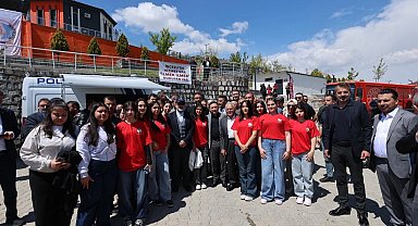 Kayseri Büyükşehir'den plaj voleybolu hediyesi