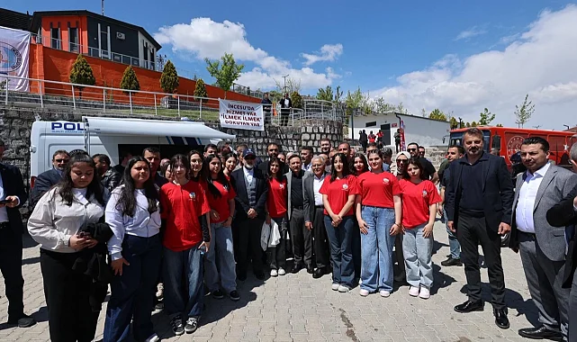 Kayseri Büyükşehir'den plaj voleybolu hediyesi