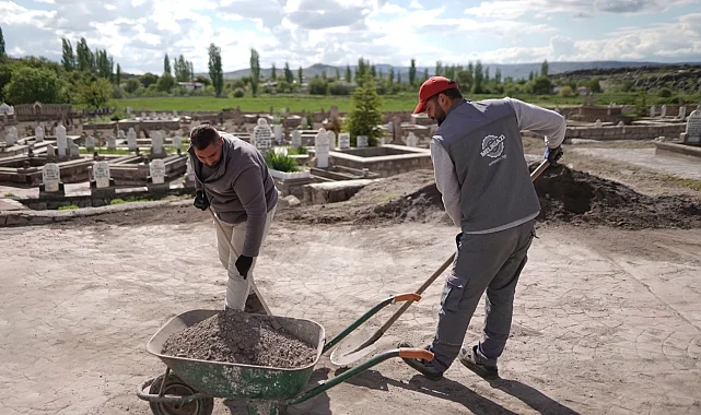 Kayseri Melikgazi'de mezarlıklar bayrama hazır