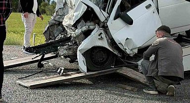 Kayseri'de otomobil ile hafif ticari araç çarpıştı: 1 ölü, 2 yaralı
